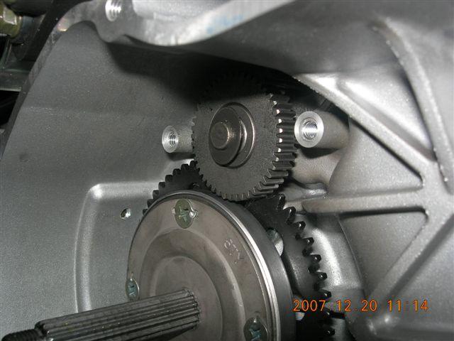 103.JPG - 裝入惰齒輪外面也有薄薄的平墊圈