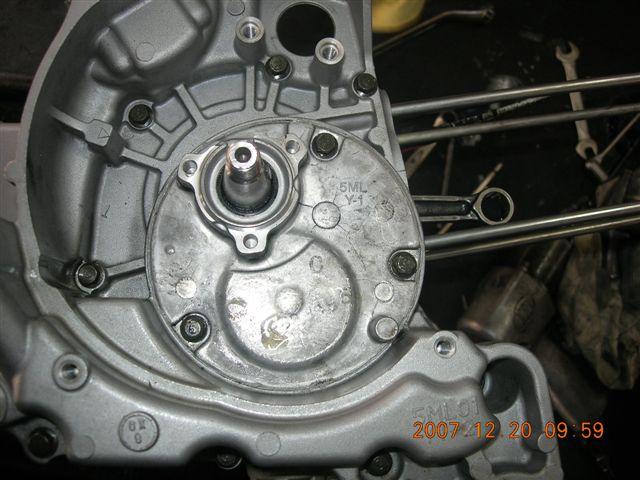 60.JPG - 鎖好機油幫浦齒輪蓋上外蓋螺絲